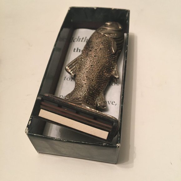 Vintage trout razor and Decorative Plate for Automobiles - Picture 12 of 15